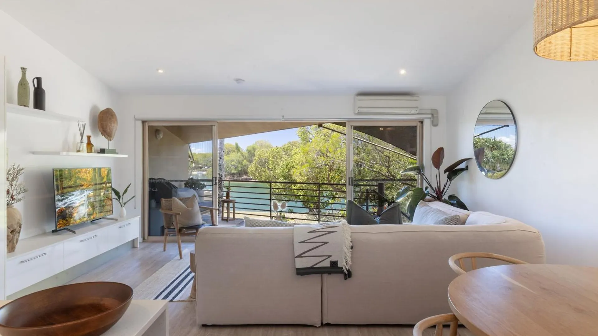Riverfront Luxury, Poolside, Near Hastings Noosa Heads 0*,