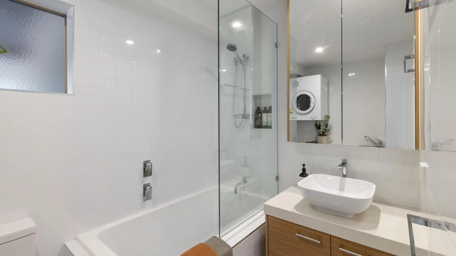 Riverfront Luxury, Poolside, Near Hastings Noosa Heads