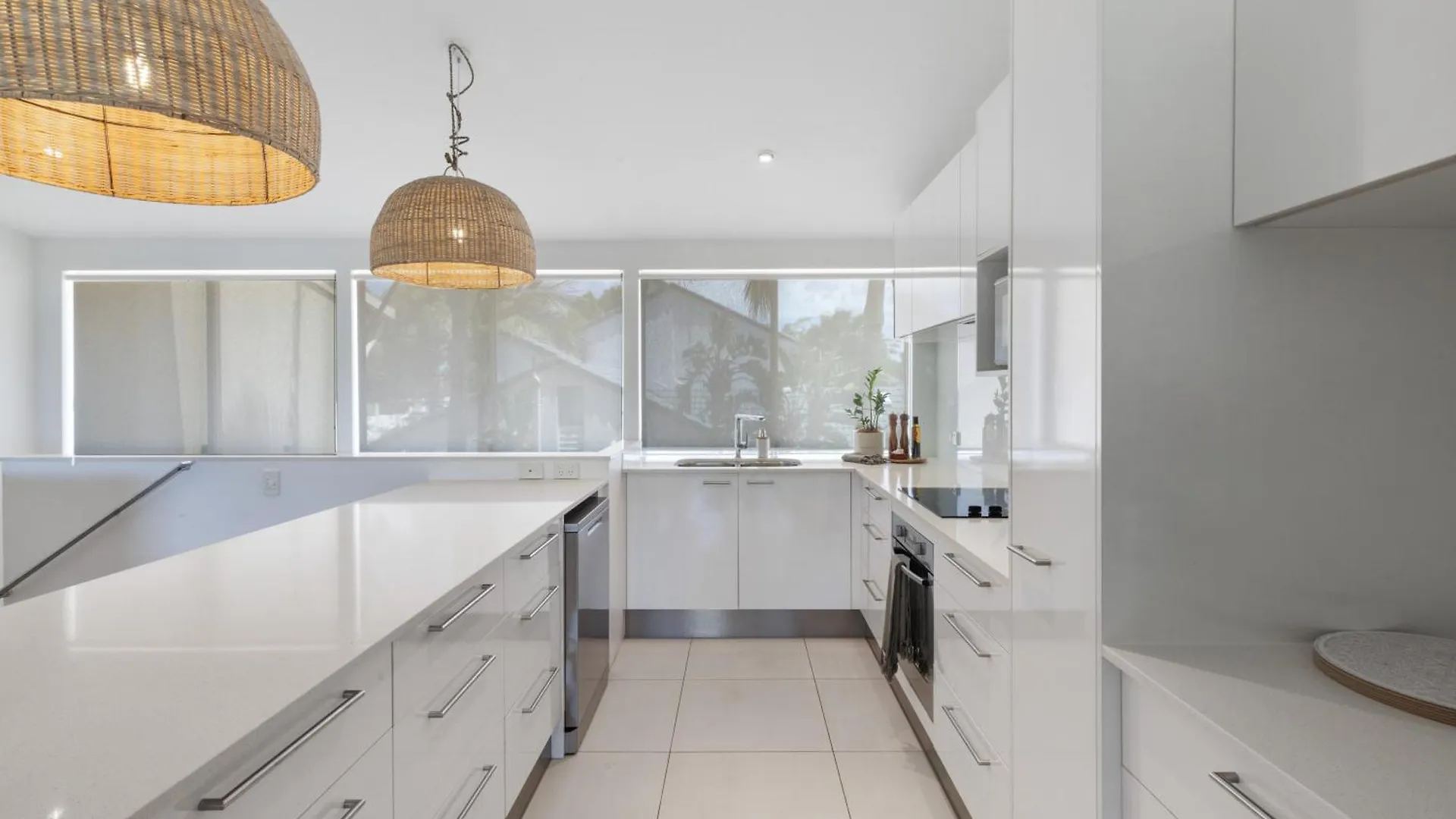 Riverfront Luxury, Poolside, Near Hastings Noosa Heads