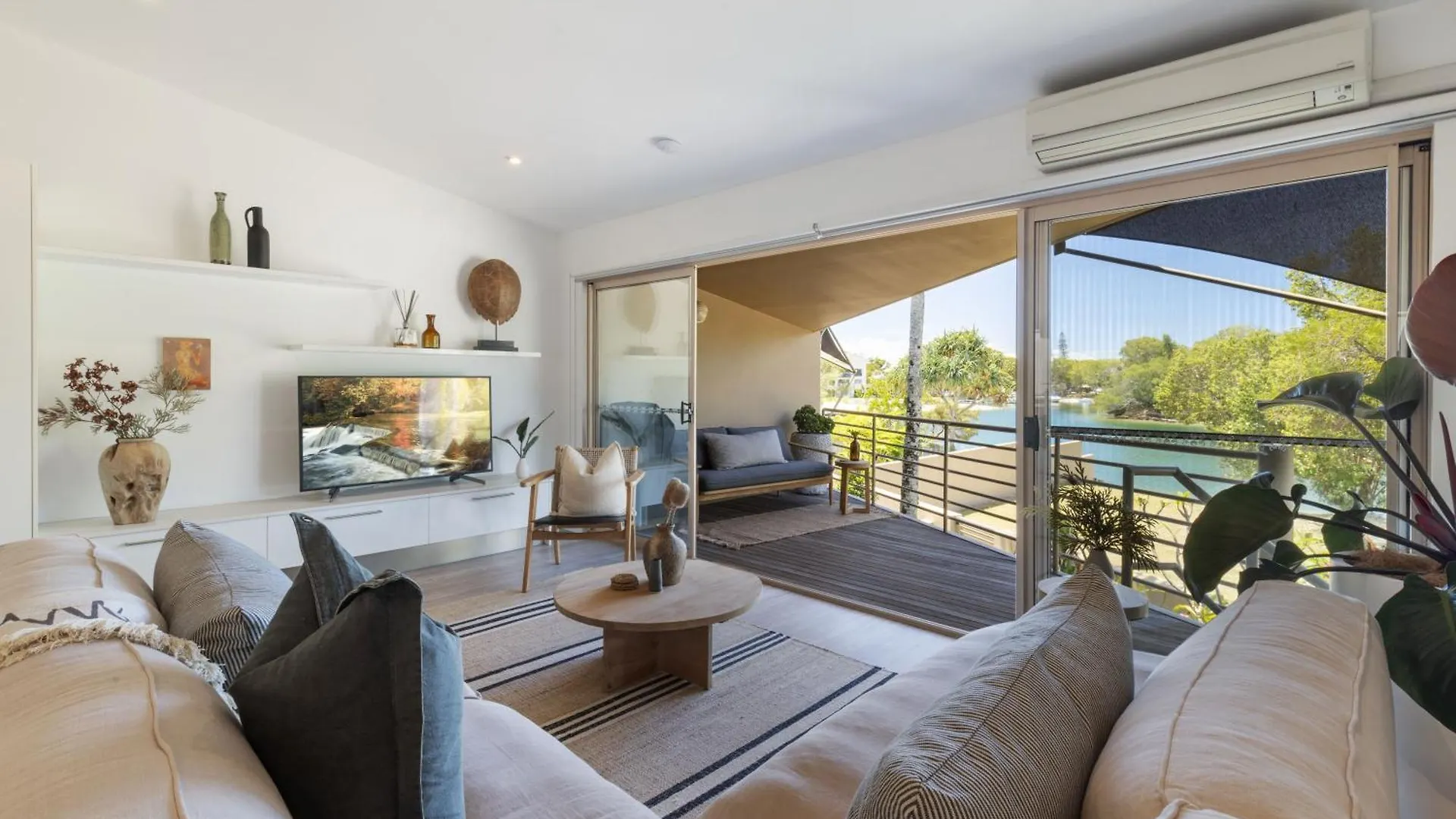 Riverfront Luxury, Poolside, Near Hastings Noosa Heads