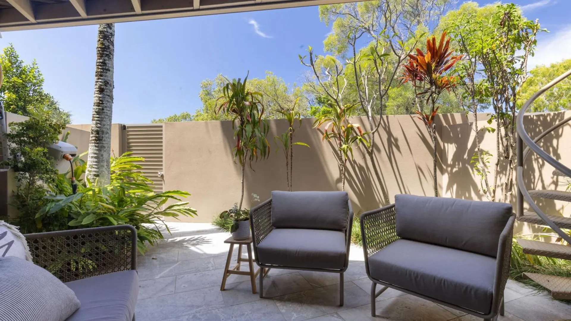 Riverfront Luxury, Poolside, Near Hastings Noosa Heads Australien